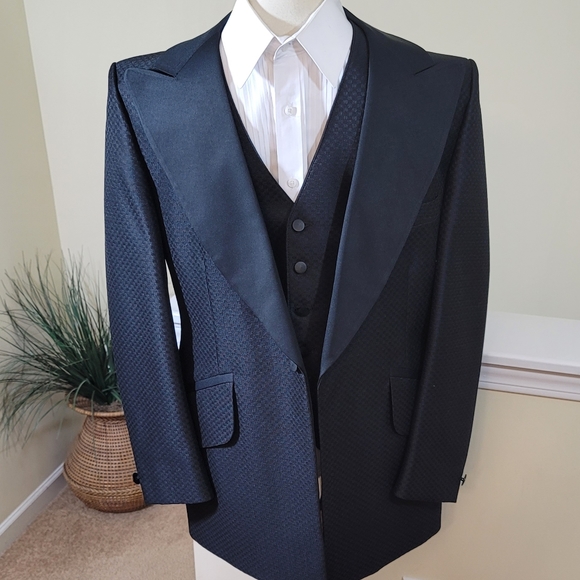 Palm Beach Formal 3pc.Tuxedo - Picture 2 of 16